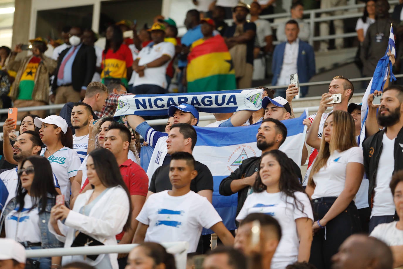 Fotos: Más de 3.000 personas disfrutan con el triunfo de Ghana sobre Nicaragua en Lorca