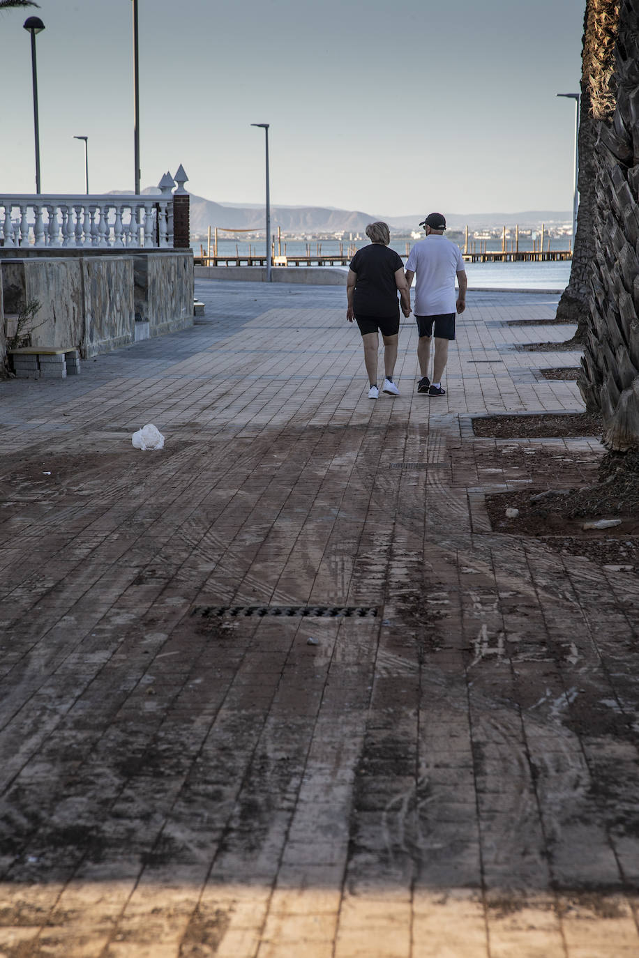 Fotos: Las intensas lluvias tiñen de marrón el Mar Menor