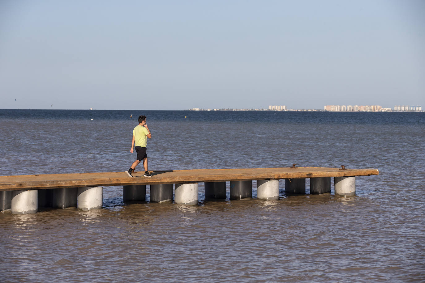 Fotos: Las intensas lluvias tiñen de marrón el Mar Menor