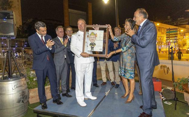 Galería. El vicealmirante Sobrino, durante un homenaje de despedida celebrado en Cartagena.