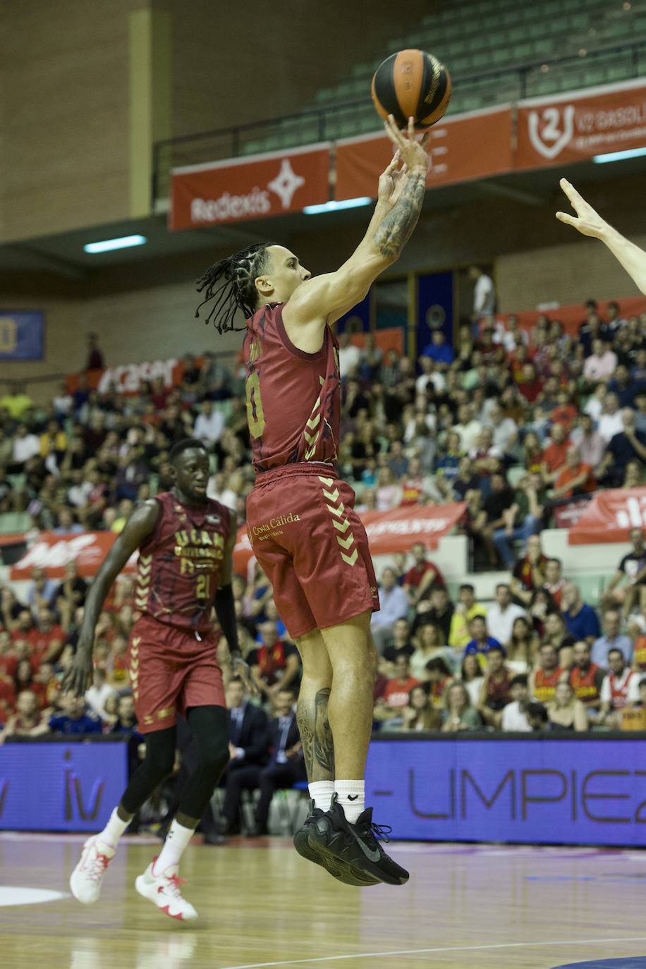 Fotos: Tropiezo en el debut del UCAM ante el Breogán