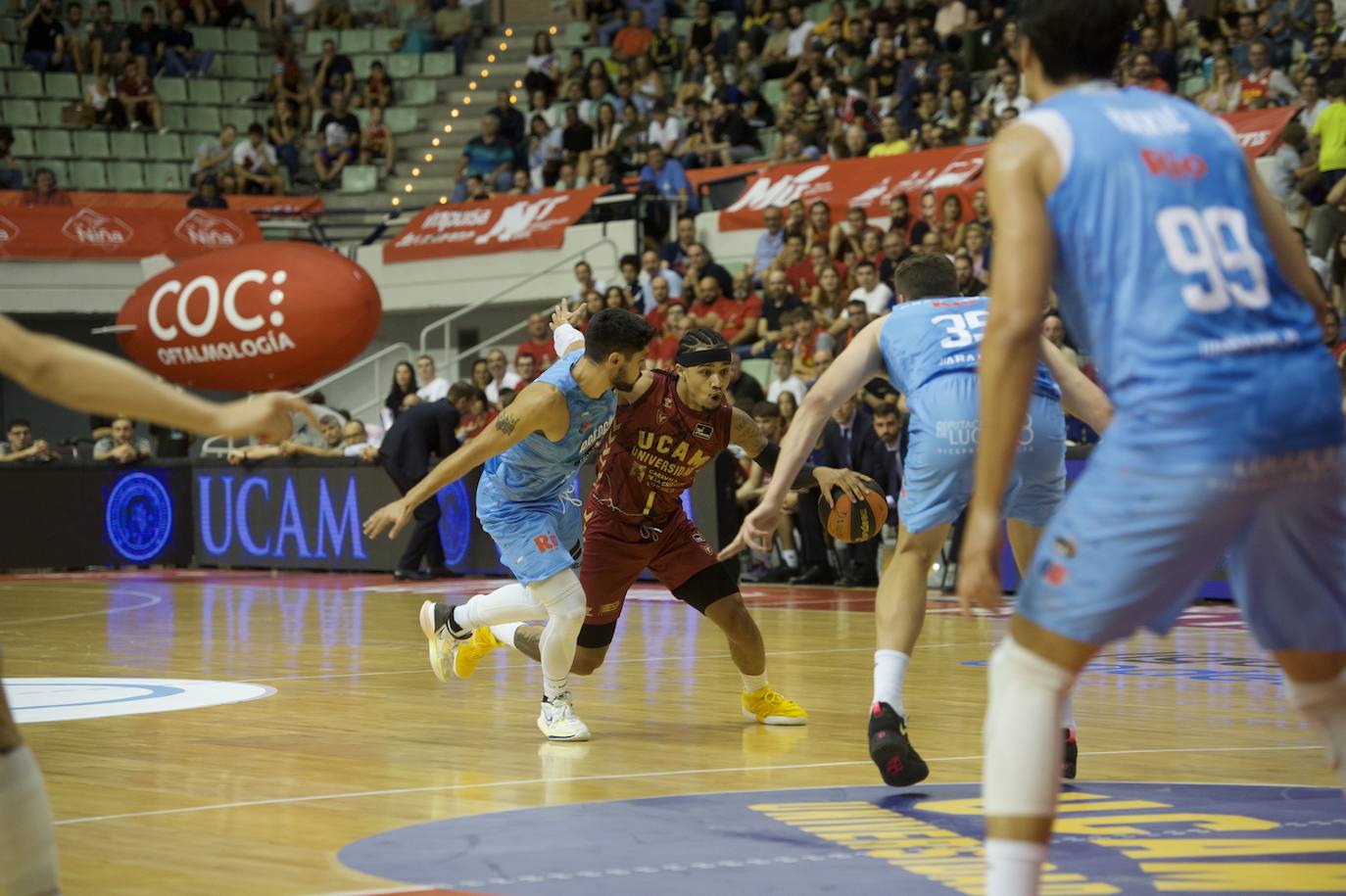 Fotos: Tropiezo en el debut del UCAM ante el Breogán