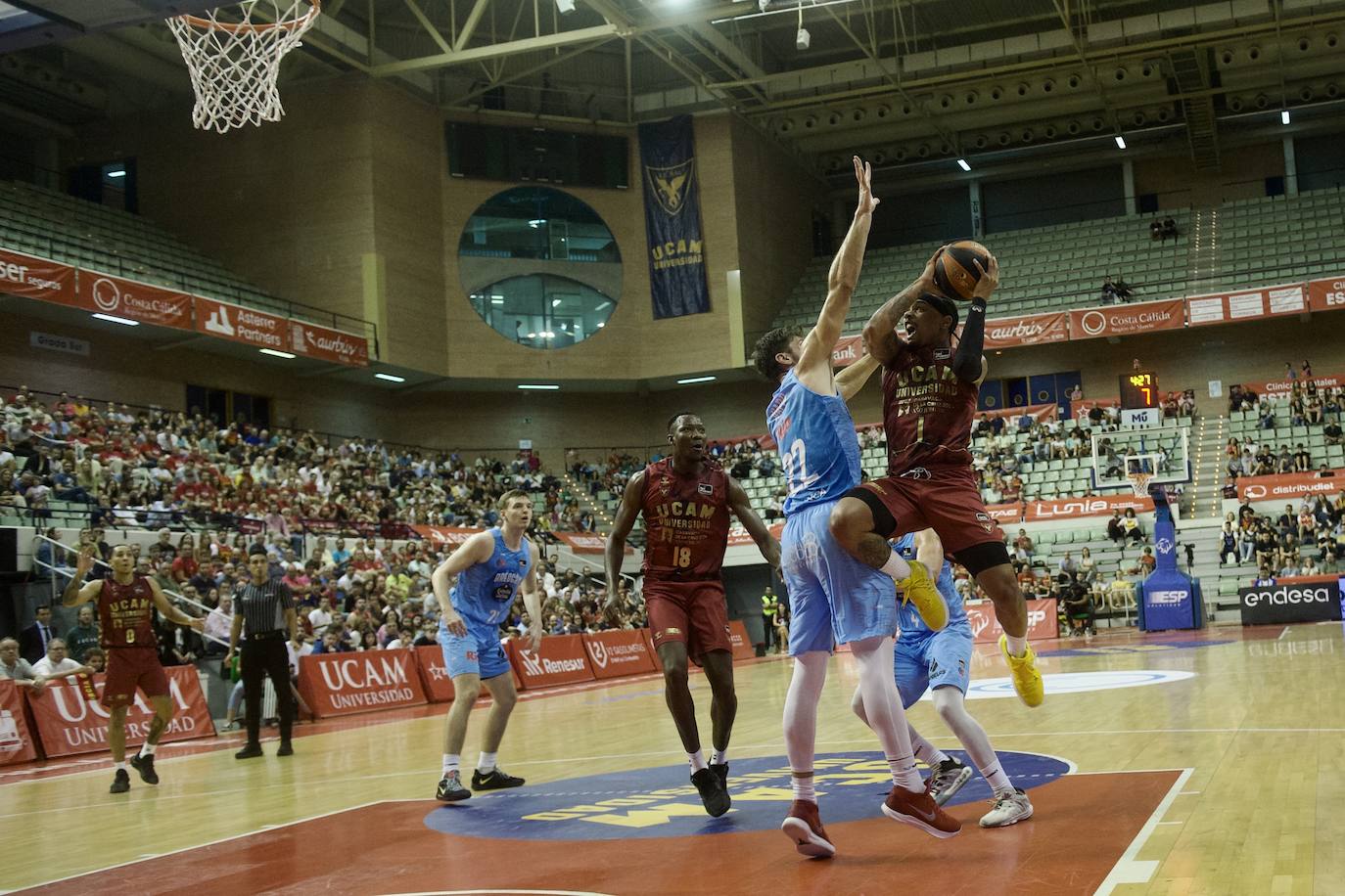 Fotos: Tropiezo en el debut del UCAM ante el Breogán