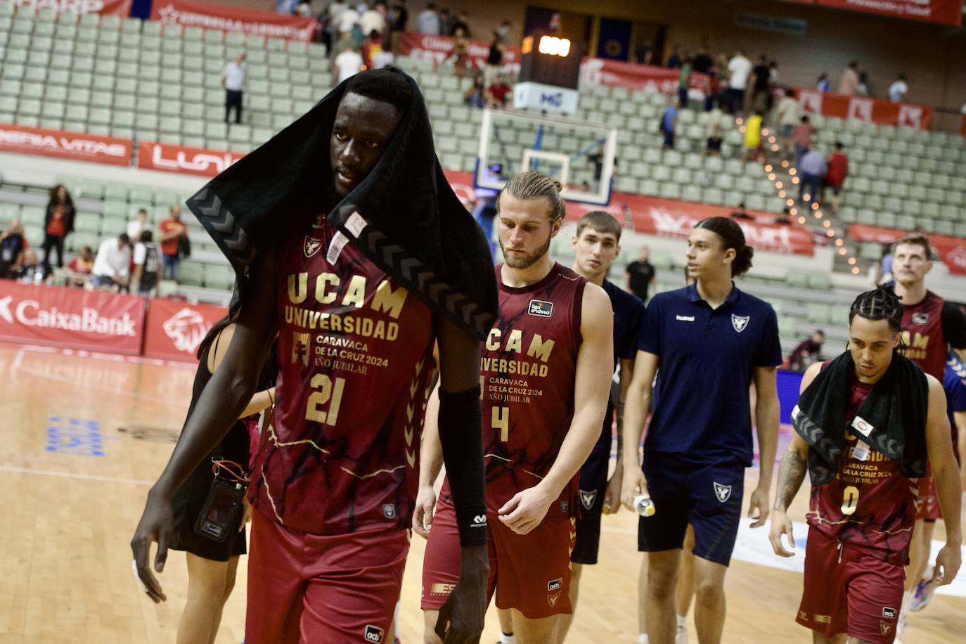 Fotos: Tropiezo en el debut del UCAM ante el Breogán