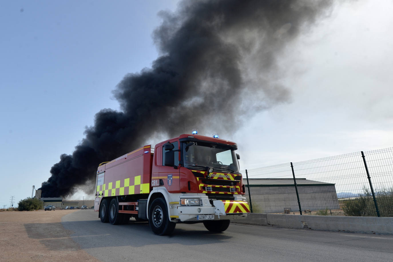 Fotos: Incendio en una nave de piensos de Murcia