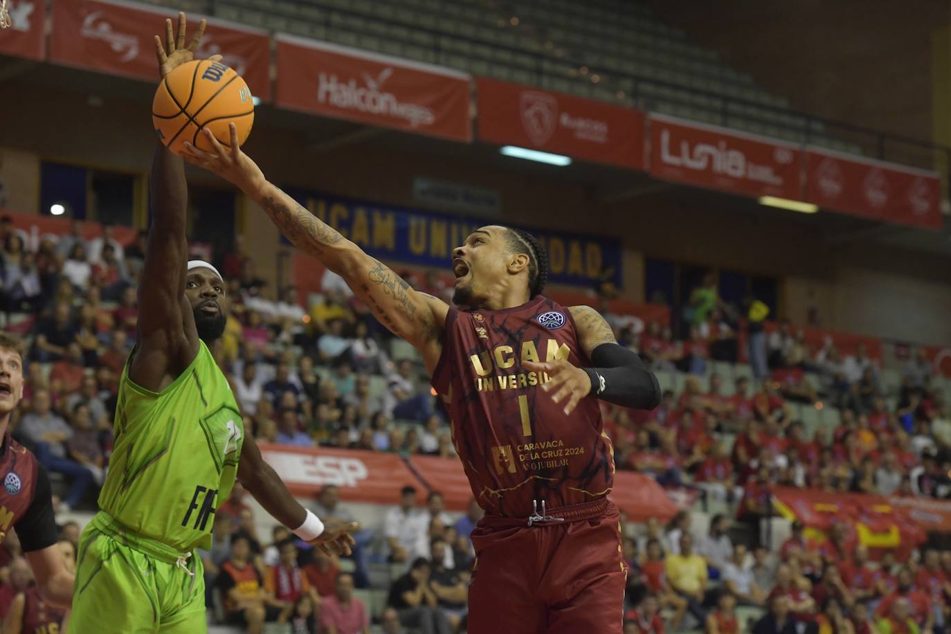 Fotos: El UCAM vence al Tofas (75-72)