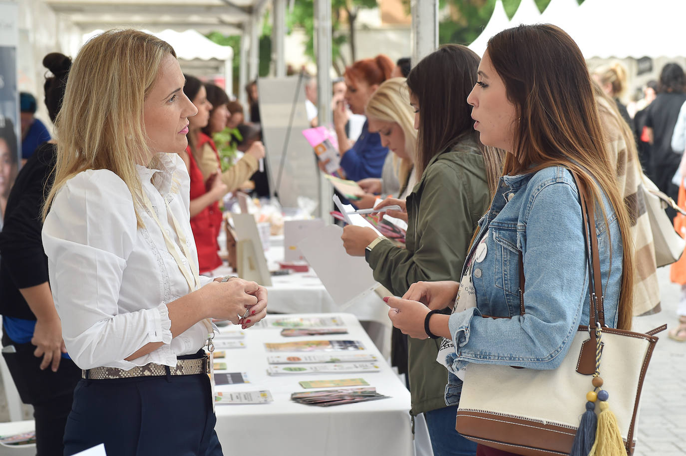 Fotos: La Feria de Empleo de Murcia atrae a cientos de personas