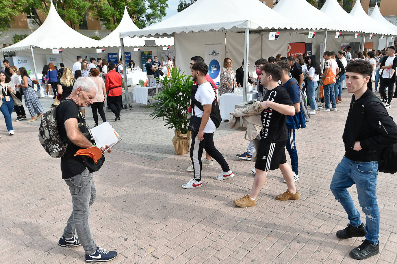 Fotos: La Feria de Empleo de Murcia atrae a cientos de personas