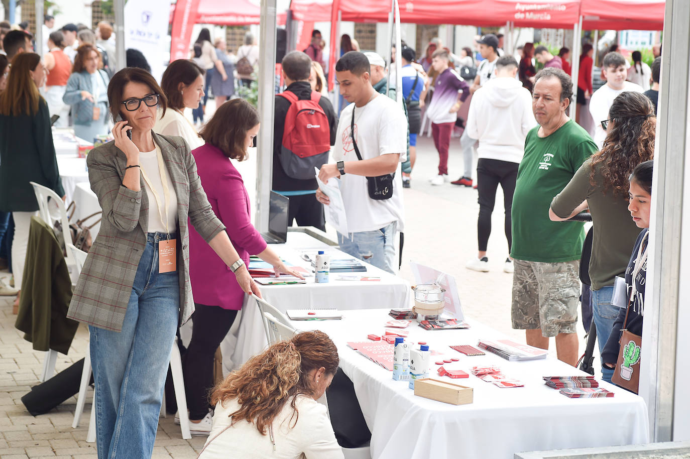 Fotos: La Feria de Empleo de Murcia atrae a cientos de personas