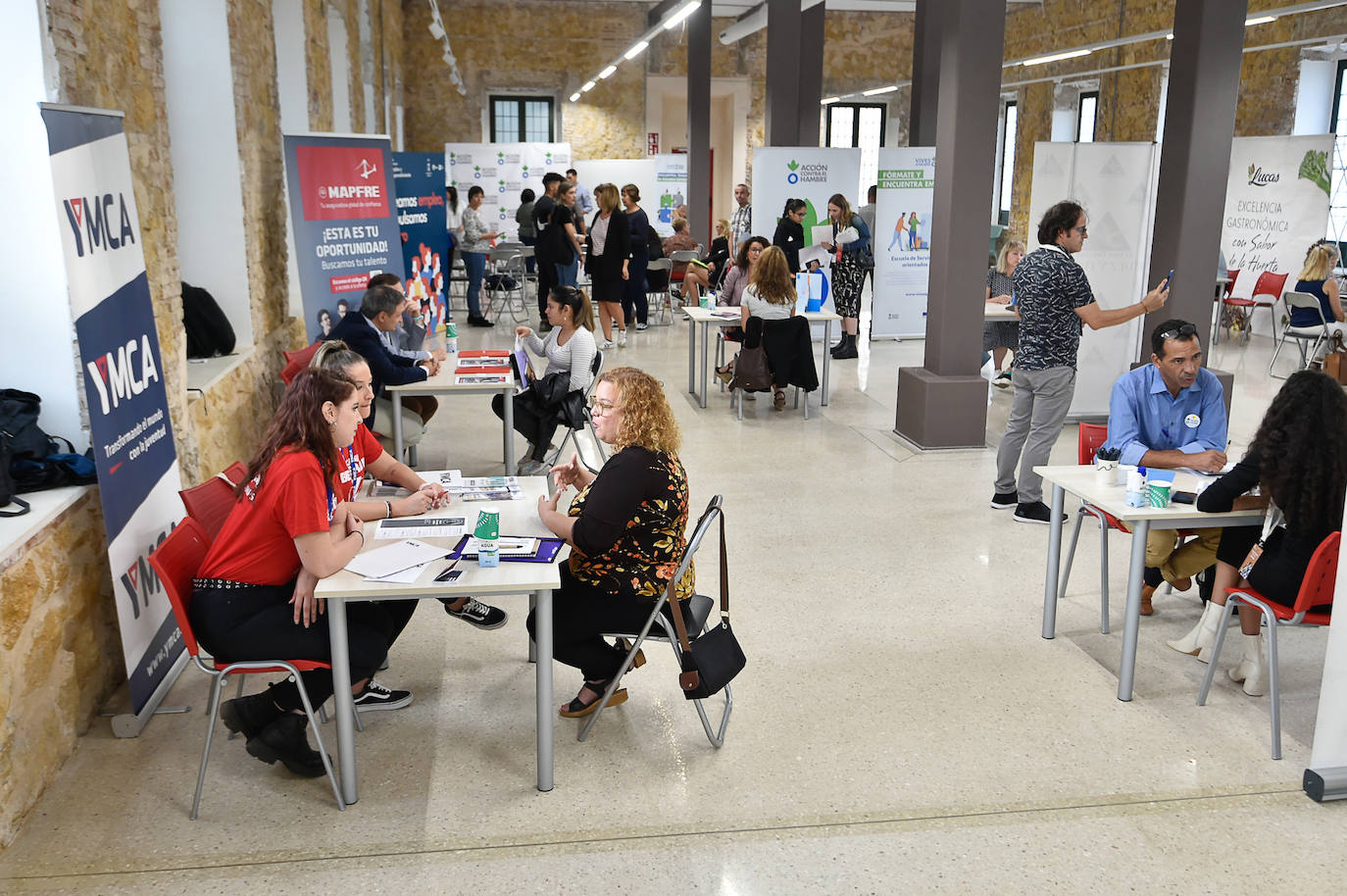 Fotos: La Feria de Empleo de Murcia atrae a cientos de personas