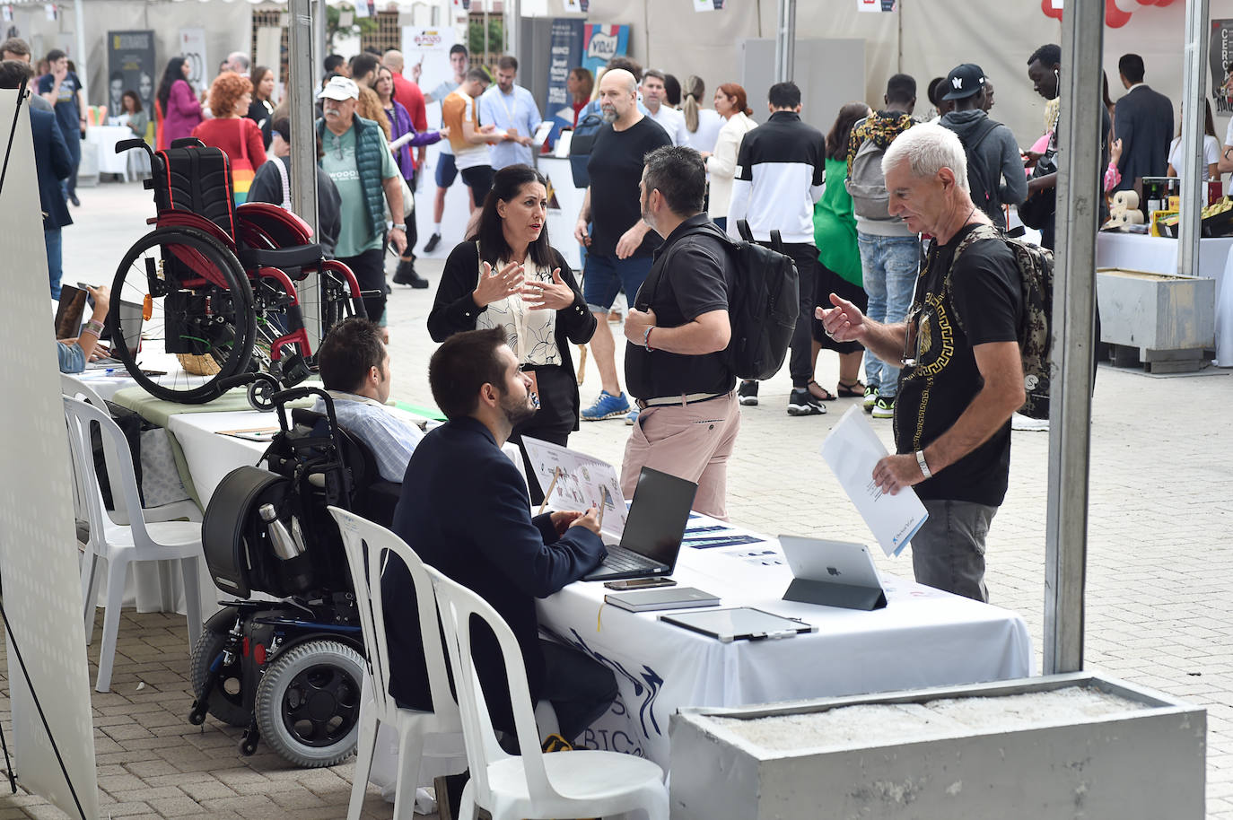 Fotos: La Feria de Empleo de Murcia atrae a cientos de personas