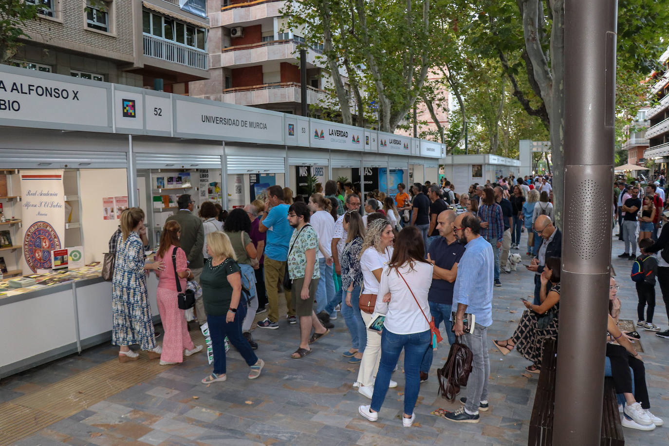 Fotos: La jornada del sábado de la Feria del Libro de Murcia, en imágenes