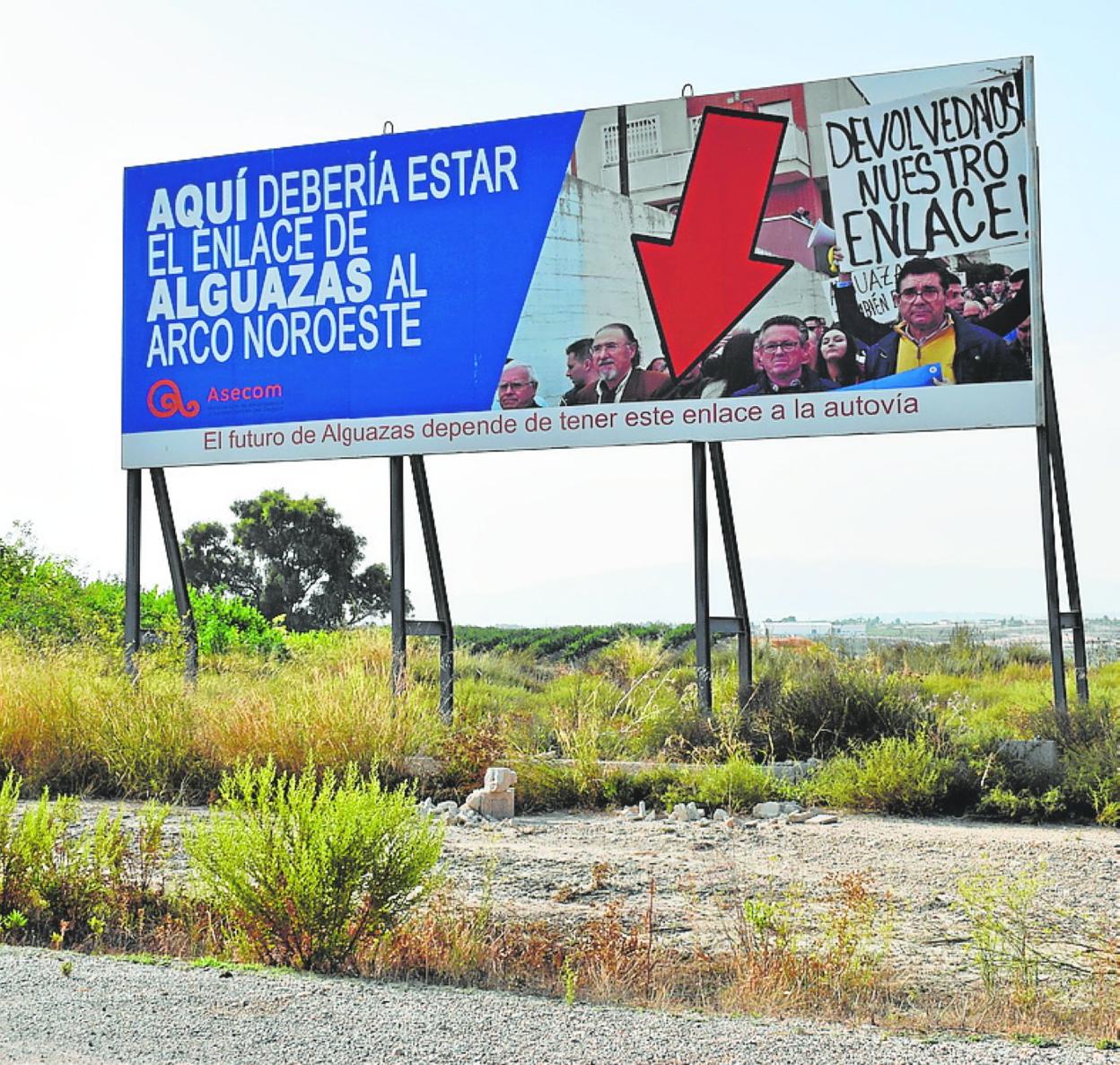 Cartel de protesta en el lugar en el que se demanda el enlace. 