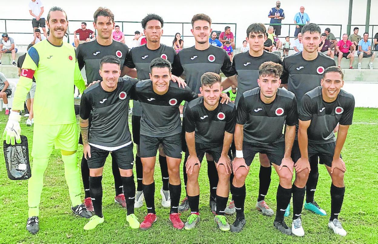 Once titular del Racing Murcia en su debut liguero ante el Muleño. 