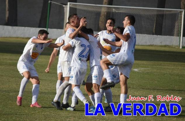 Magnífica segunda parte del equipo caravaqueño que logró su primera victoria en casa de la temporada. Dos golazos de Jaime, de cabeza; y de Juanjo, desde fuera del área, sirvieron para devolver la moral a los jugadores y a los aficionados locales. Pudieron llegar más goles, ya que el equipo local dispuso de varias ocasiones, dos de ellas clarísimas que ambos remates no entraron en la portería de Emilio. En el descuento, Antonio impuso su ley en el área local y marcó un gol con el que acortaba distancias en el marcador que ya no se movería hasta el final del partido.