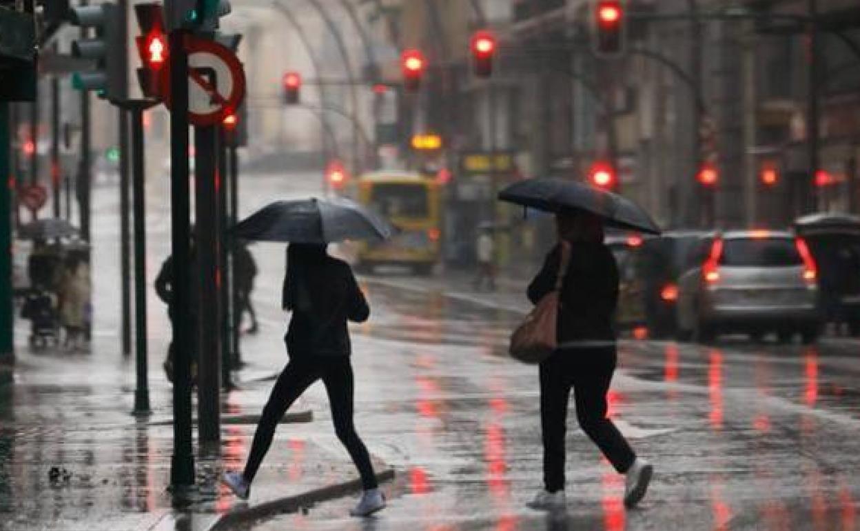 La Gran Vía de Murcia, en un día de lluvia, en una imagen de archivo.