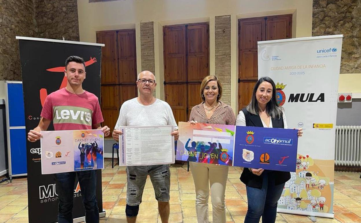 Presentación del carnet joven.