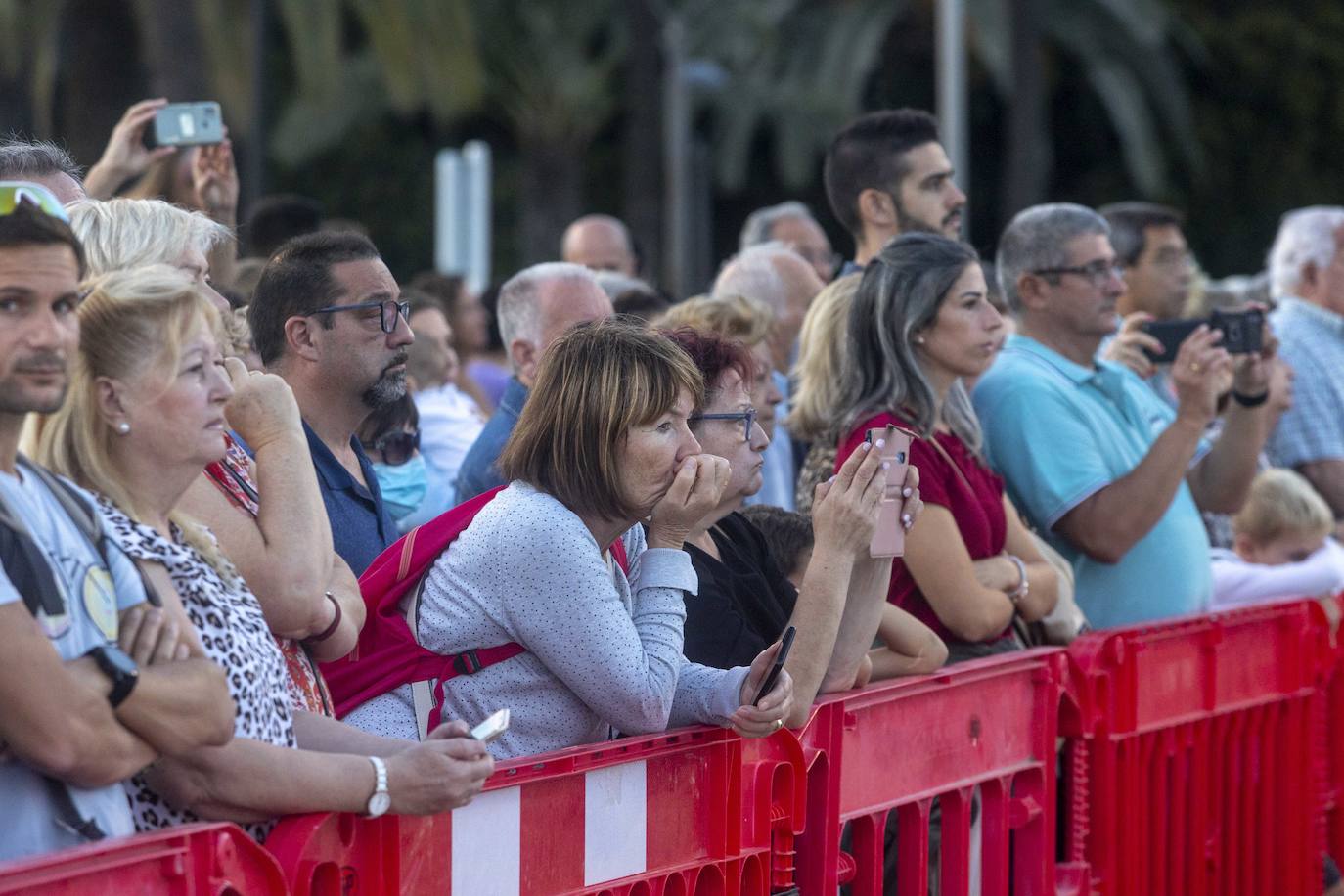 Fotos: Arriado de la Bandera en Cartagena por la Fiesta Nacional