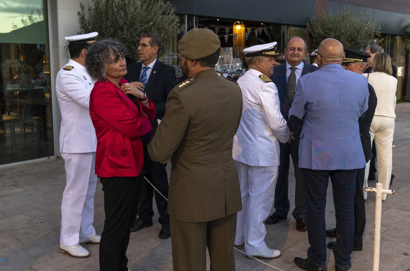 Fotos: Arriado de la Bandera en Cartagena por la Fiesta Nacional