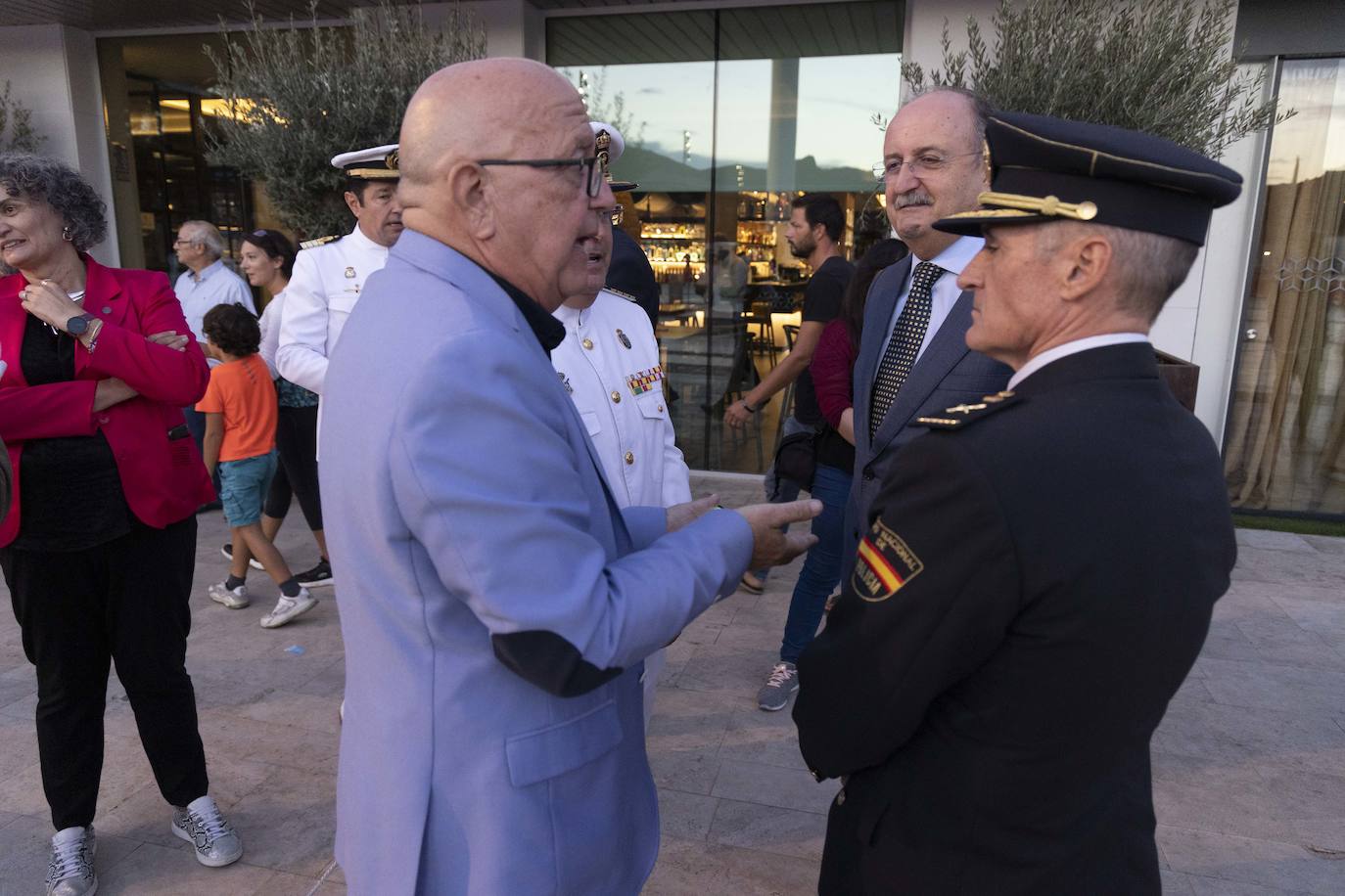 Fotos: Arriado de la Bandera en Cartagena por la Fiesta Nacional