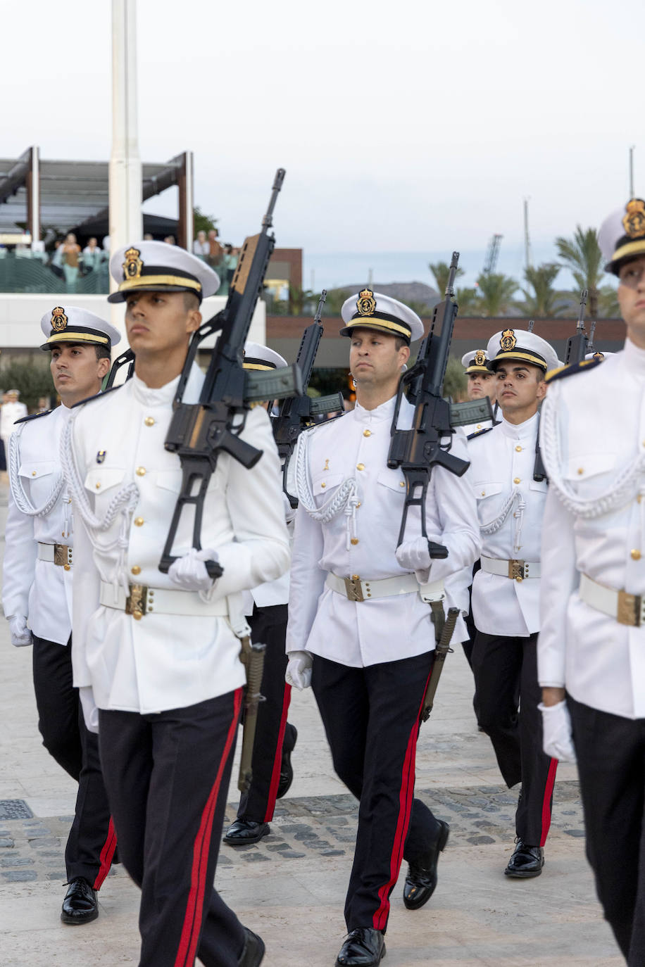 Fotos: Arriado de la Bandera en Cartagena por la Fiesta Nacional
