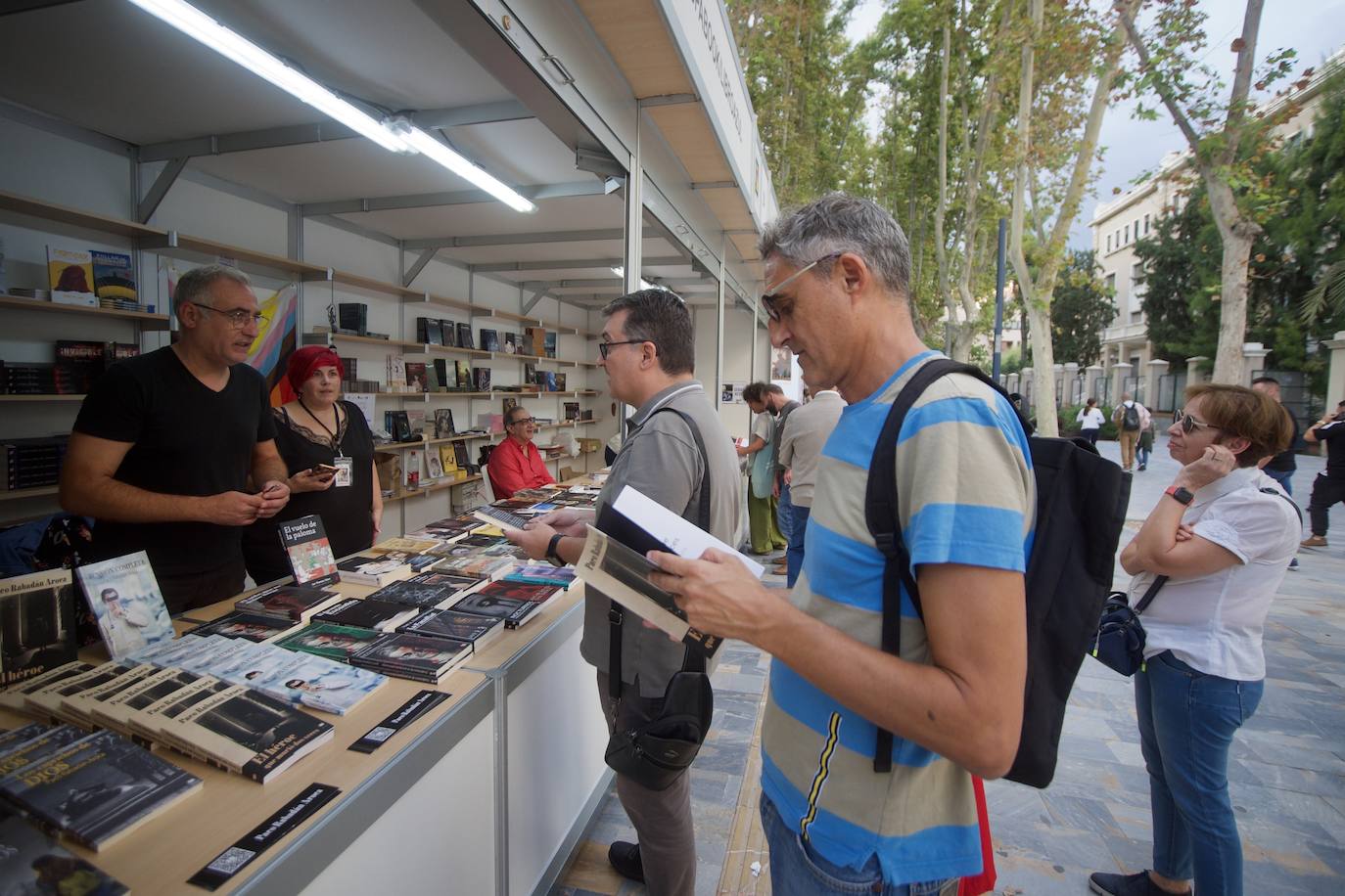 Fotos: Ambiente en la Feria del Libro de Murcia