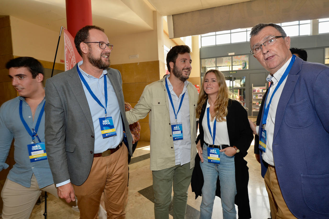 Antonio Landáburu saluda a los asistentes al Congreso de Nuevas Generaciones celebrado en la UMU este sábado. 