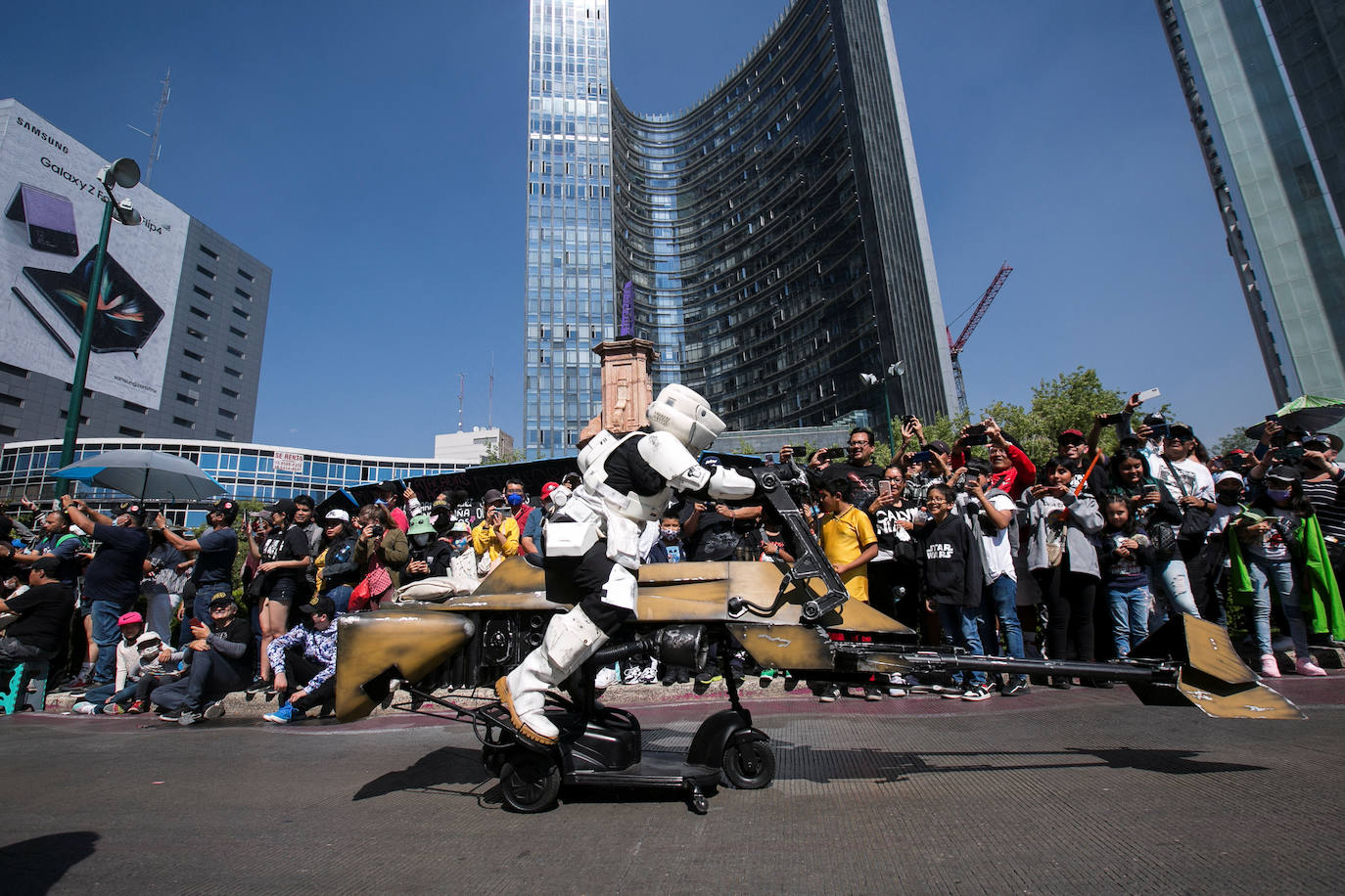 Fotos: &#039;Star Wars&#039; tomas las calles de México