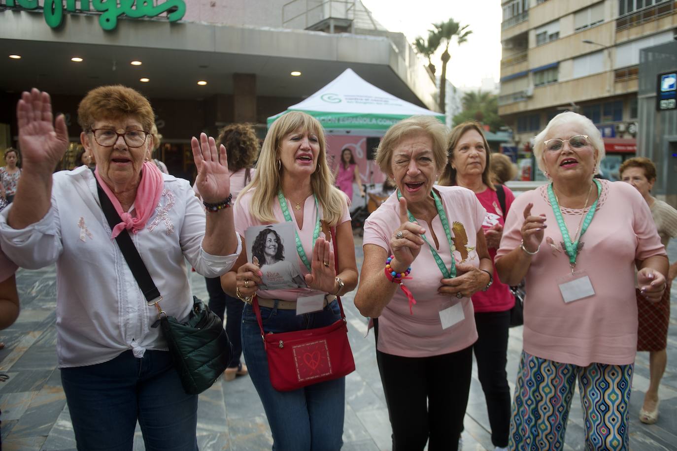 Fotos: Día contra el Cáncer de Mama en Murcia