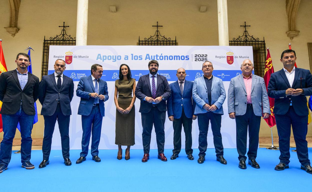 Presentación de la Estrategia de Autónomos con representantes de las asociaciones, sindicatos y empresas, este viernes.