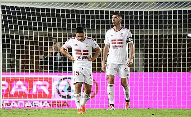 Sangalli y Alcalá tras el gol de Jonathan Viera.