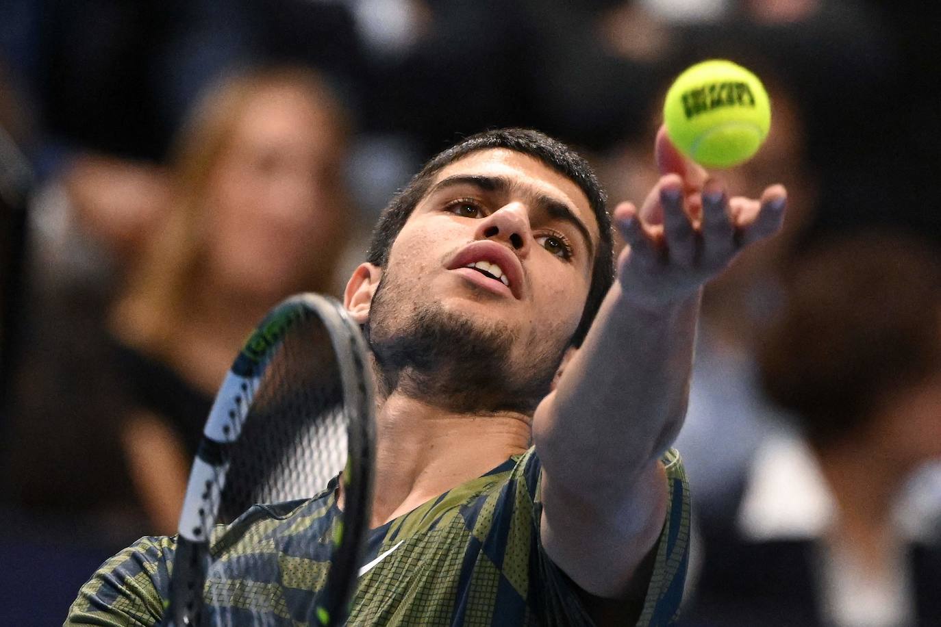 Fotos: Sufrida victoria de Carlos Alcaraz en su estreno en Basilea