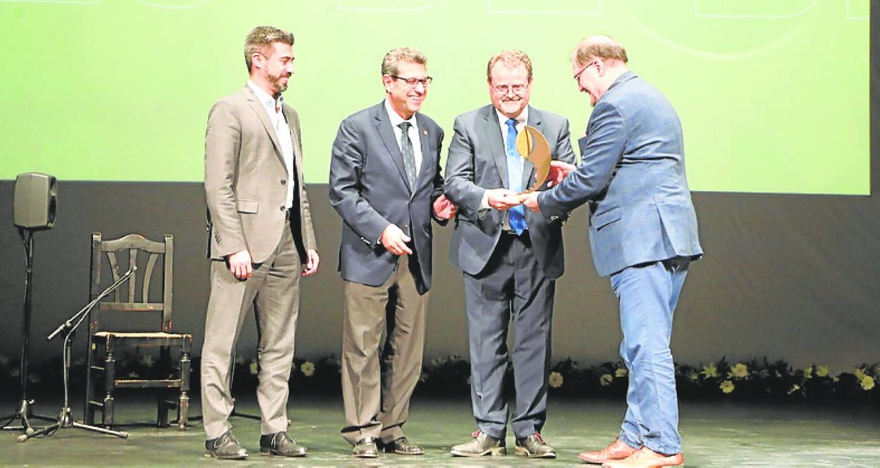 Entrega del Premio de Bienestar Animal, anoche en el teatro. 