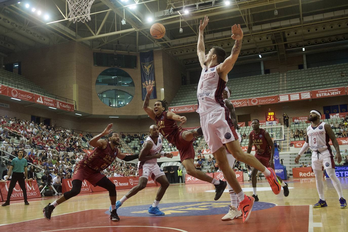 Fotos: El UCAM vence al Estrasburgo (80-78)