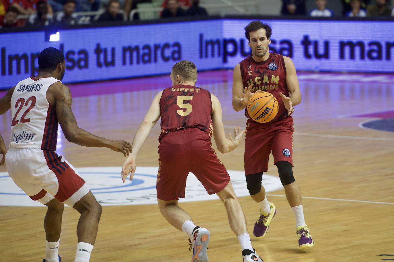 Fotos: El UCAM vence al Estrasburgo (80-78)
