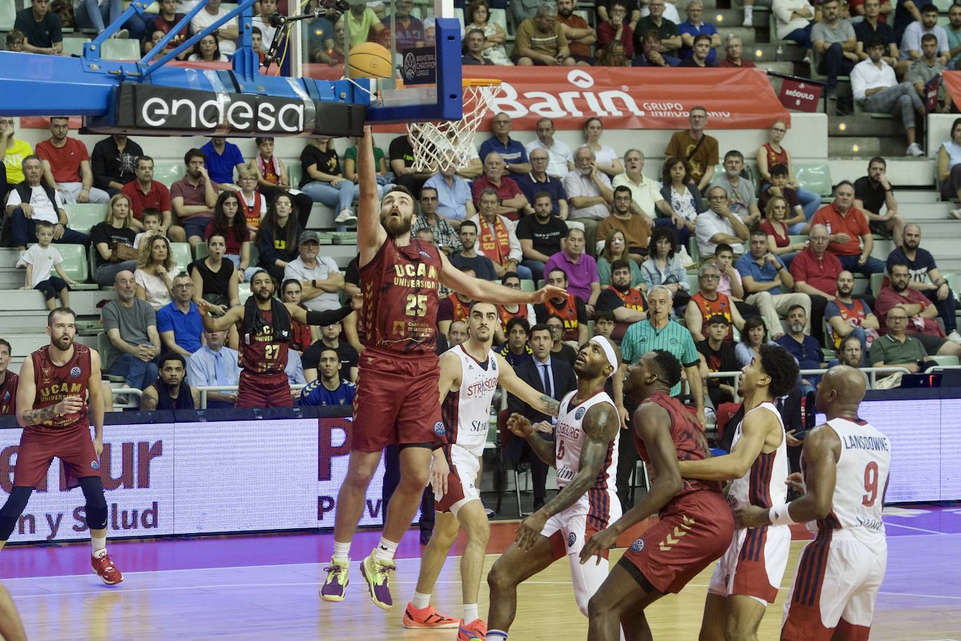 Fotos: El UCAM vence al Estrasburgo (80-78)