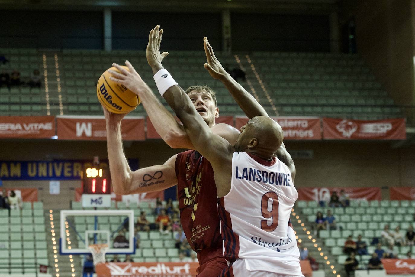 Fotos: El UCAM vence al Estrasburgo (80-78)
