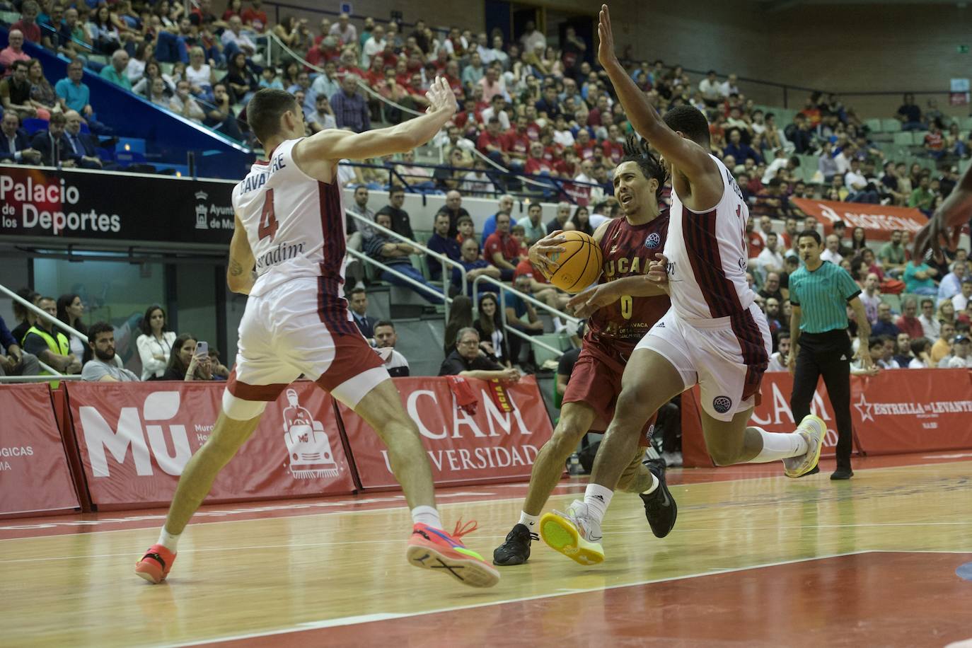Fotos: El UCAM vence al Estrasburgo (80-78)