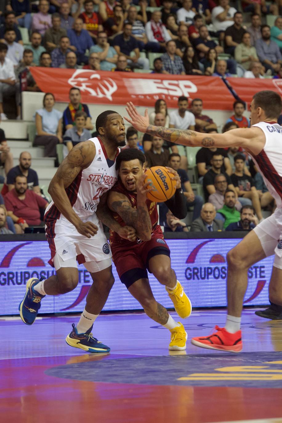 Fotos: El UCAM vence al Estrasburgo (80-78)