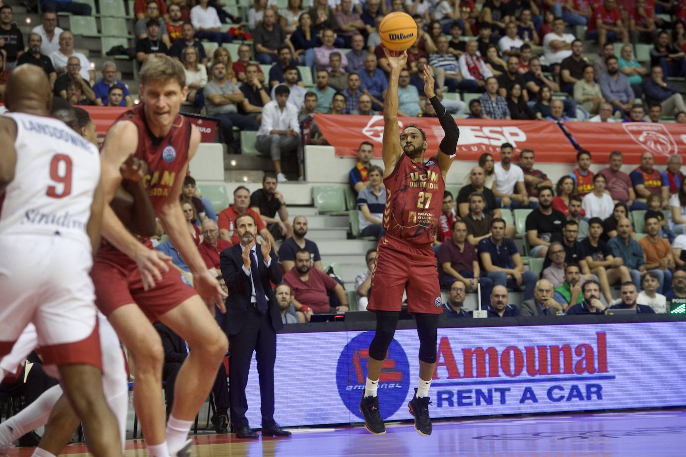 Fotos: El UCAM vence al Estrasburgo (80-78)