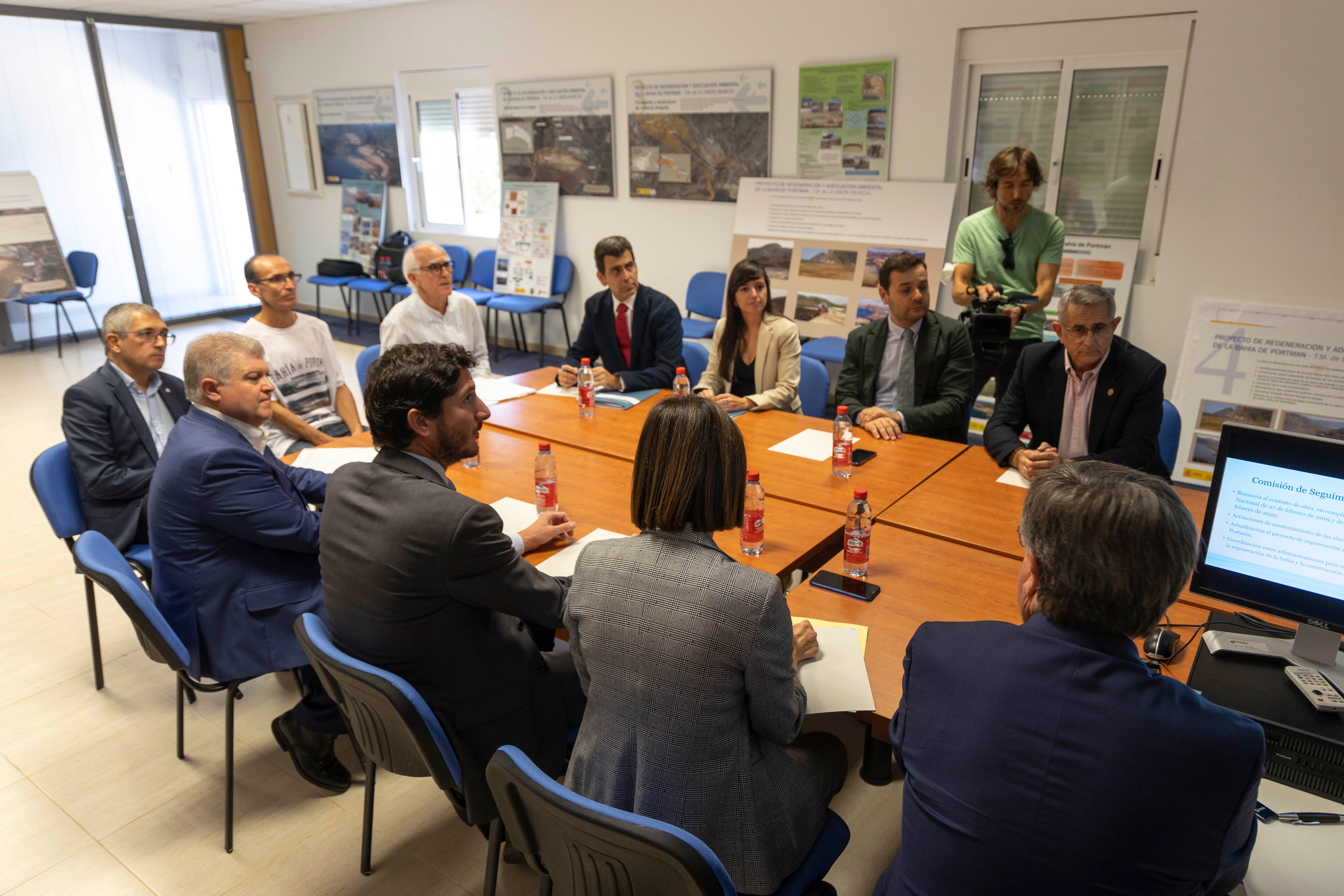 Fotos: El secretario de Estado de Medio Ambiente, Hugo Morán, visita la Bahía de Portmán, en imágenes