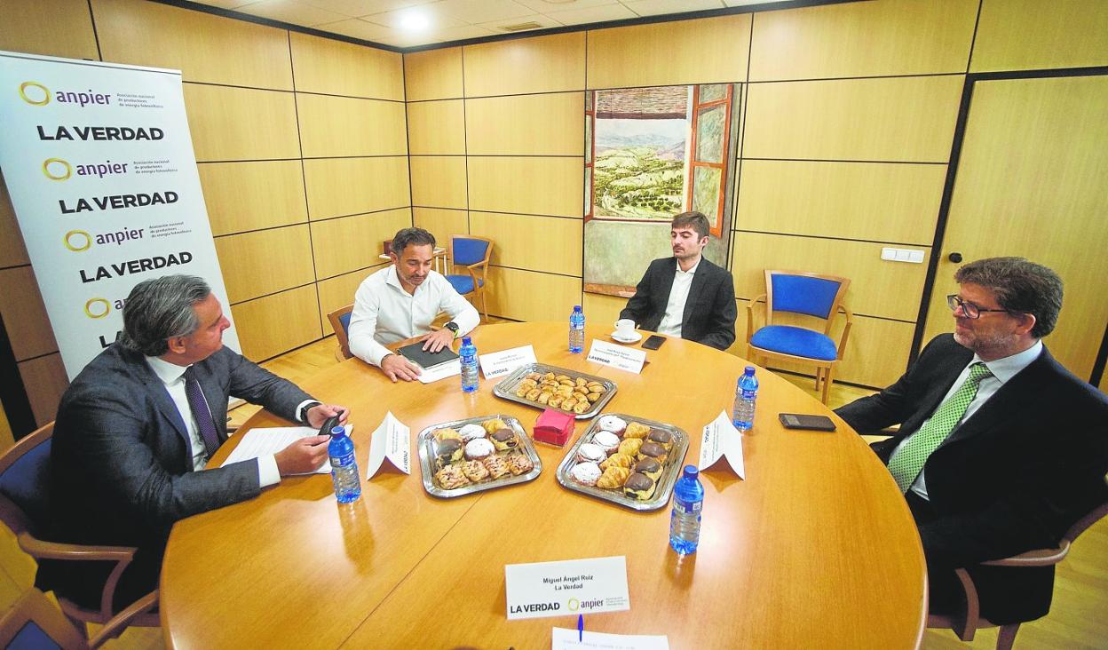 Miguel Ángel Martínez-Aroca (i), Javier Rincón, José Rives y Patricio Franco, durante el desayuno informativo que tuvo lugar en LA VERDAD el pasado jueves. 