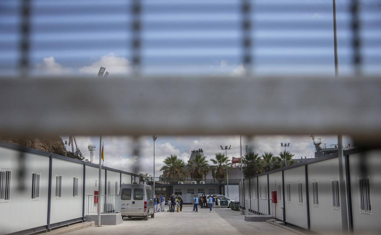 Imagen de archivo de la llegada de inmigrantes al CATE.