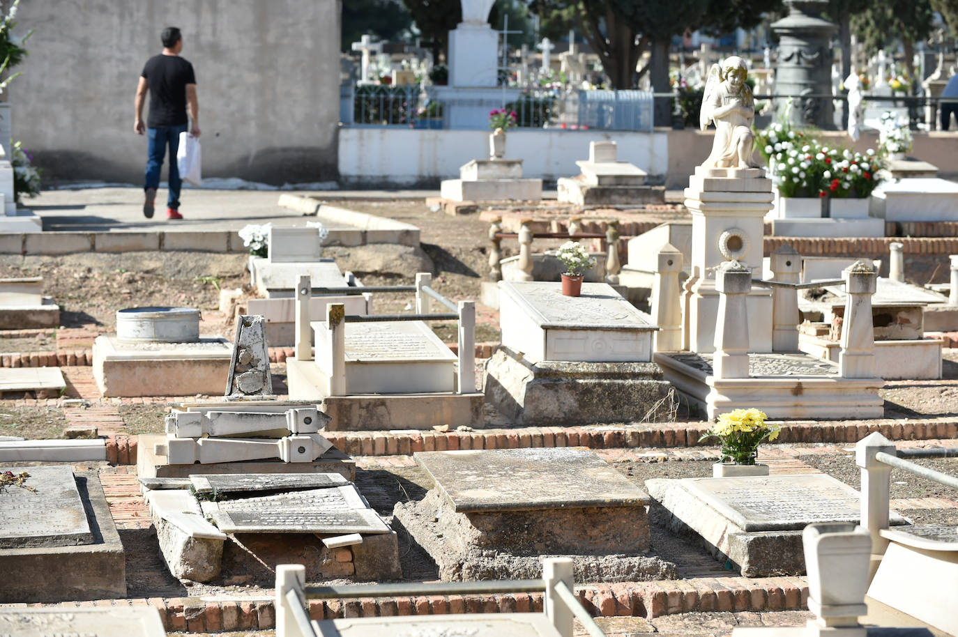 Fotos: Visitas al cementerio Nuestro Padre Jesús de Murcia en el día de Todos los Santos