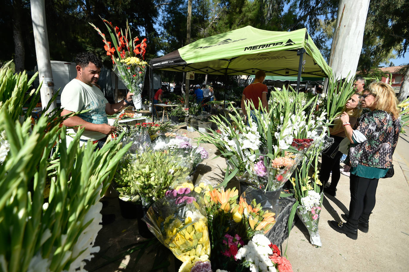 Fotos: Visitas al cementerio Nuestro Padre Jesús de Murcia en el día de Todos los Santos