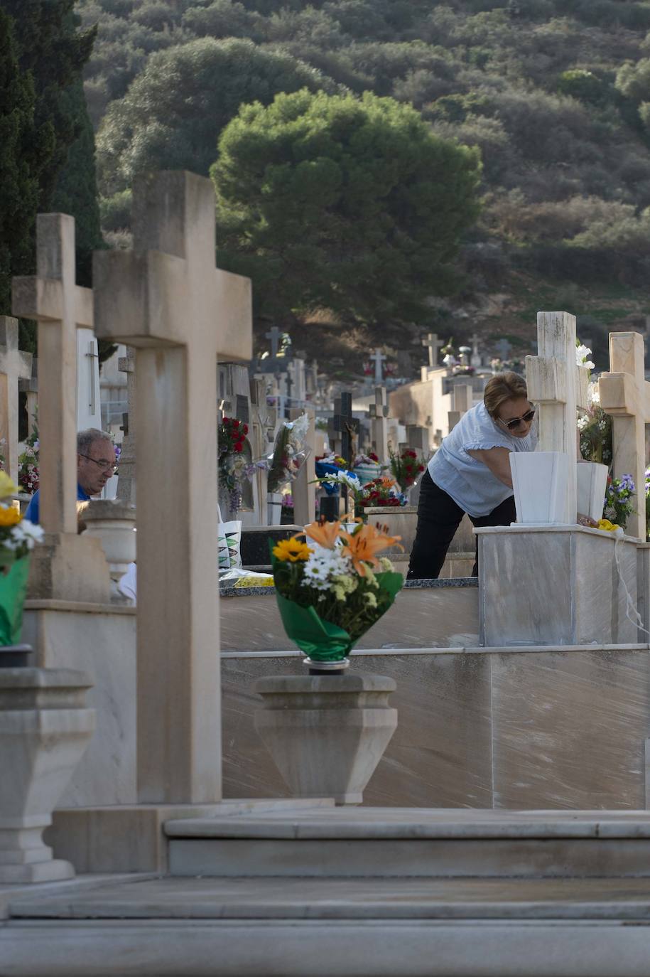 Fotos: Visitas a los cementerios de Cartagena en el día de Todos los Santos