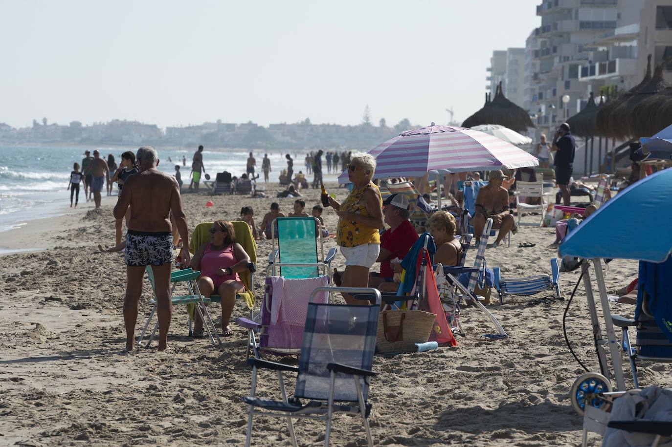 Fotos: El puente de Todos los Santos se despide con las playas llenas por las altas temperaturas