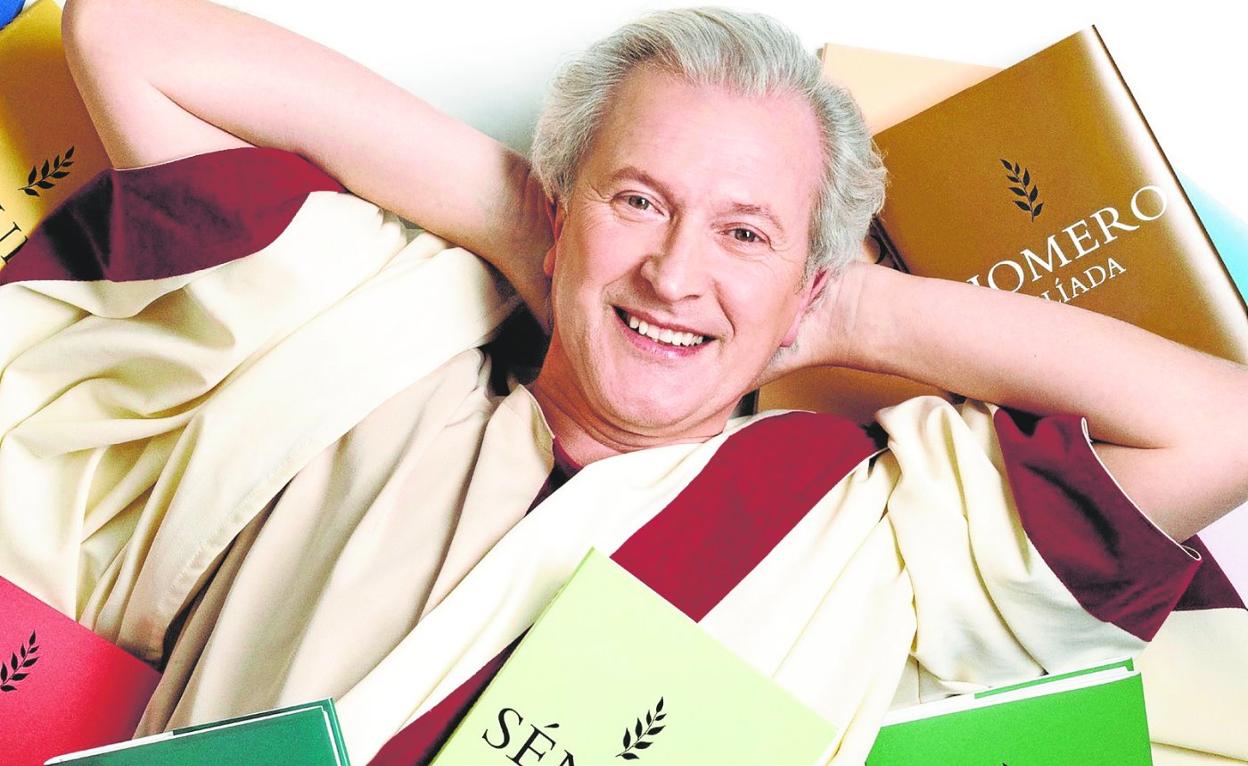 Emilio del Río es autor de 'Locos por los clásicos' (2022), 'Calamares a la romana' (2020) y 'Latín lovers' (2019). 