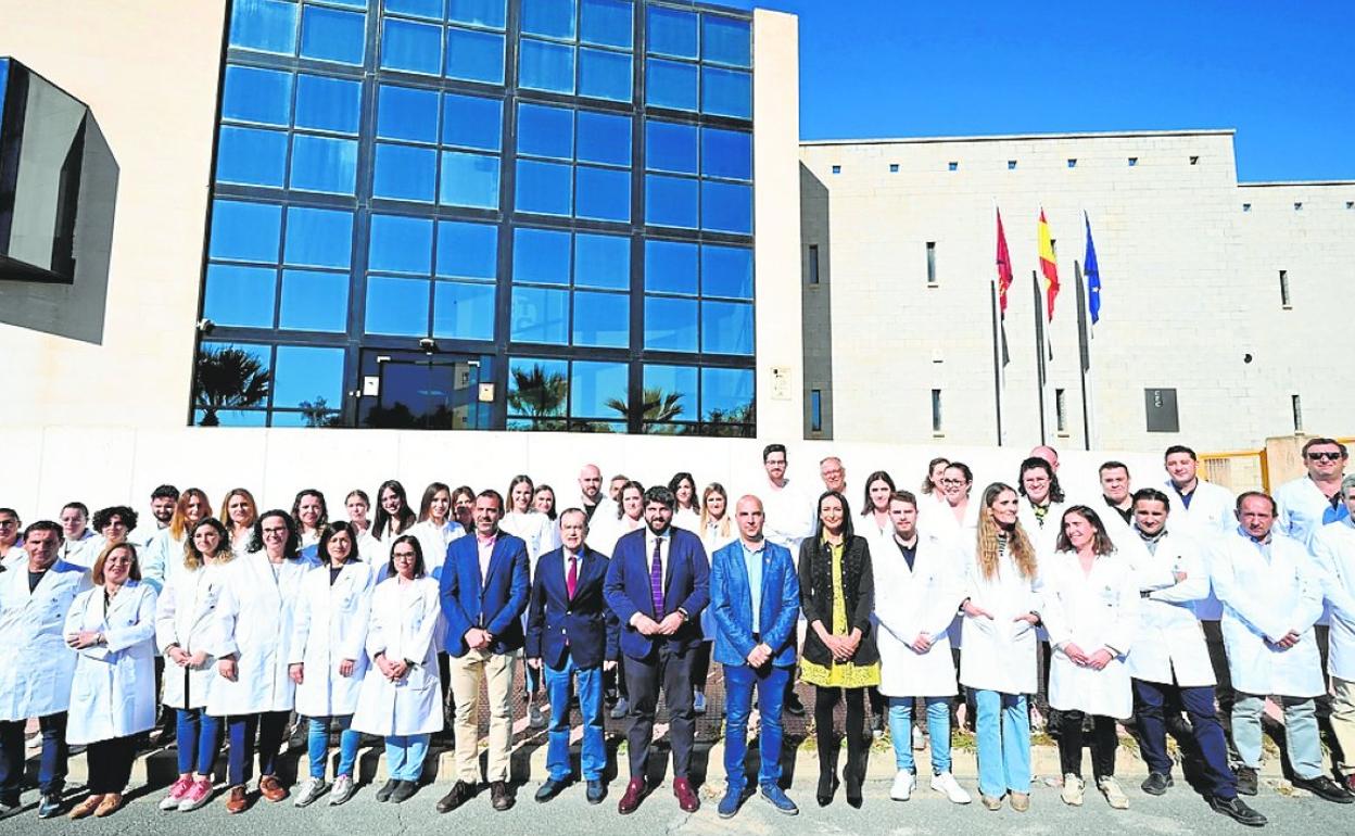 Autoridades y técnicos en la visita a las instalaciones del CTNC, ayer. 