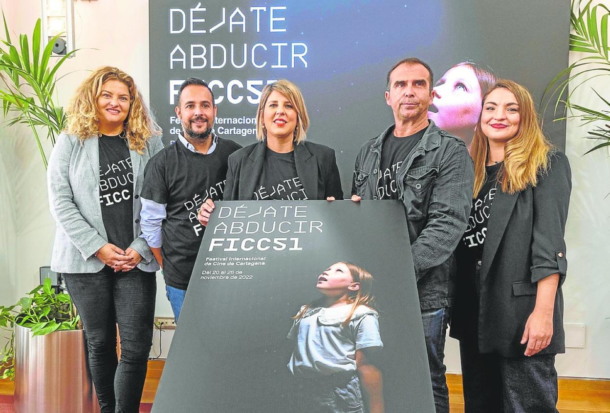 Noelia Arroyo y Nacho Ros, en la presentación con David Martínez, Cristina Roca y María José Espín. 
